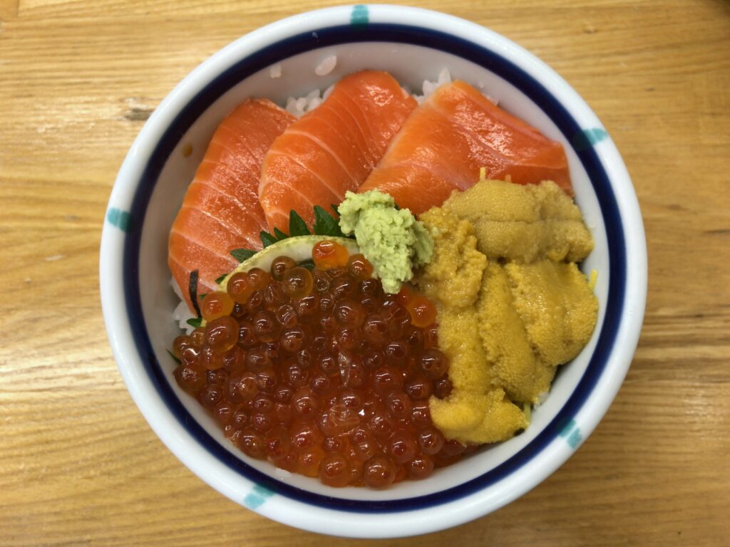 ミニうに・いくら・サーモン丼