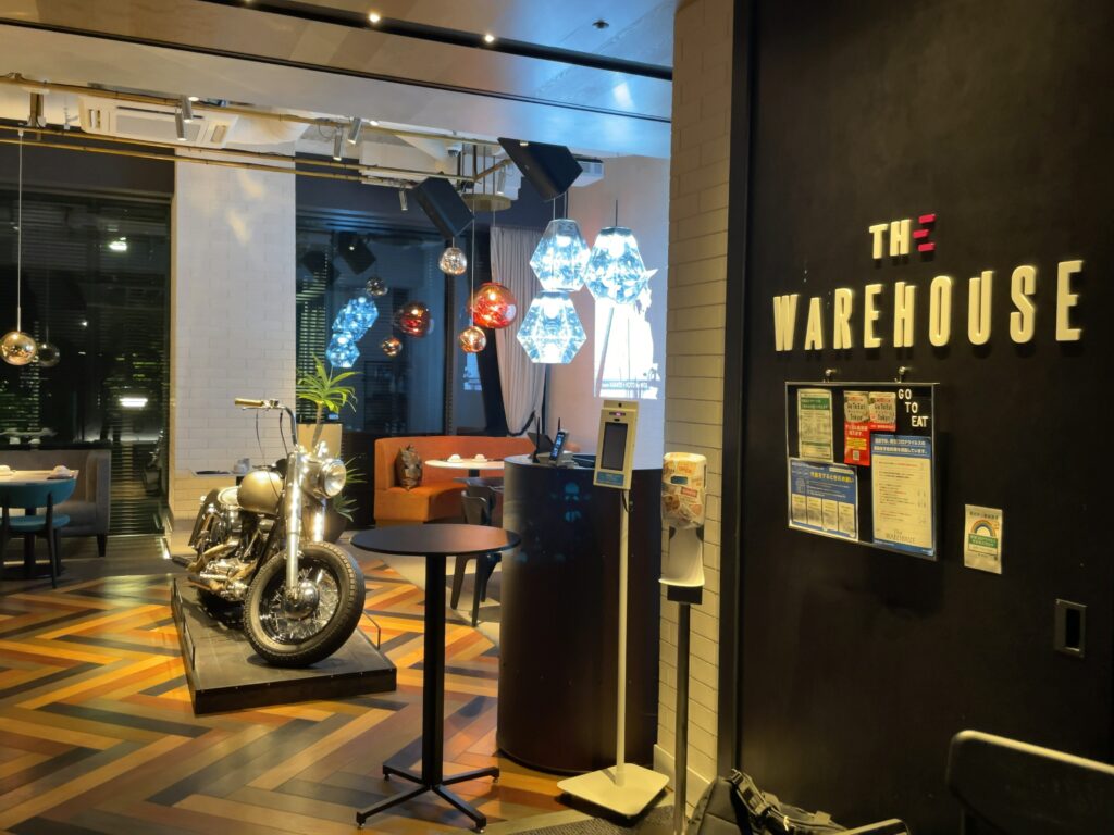 the warehouse 入り口