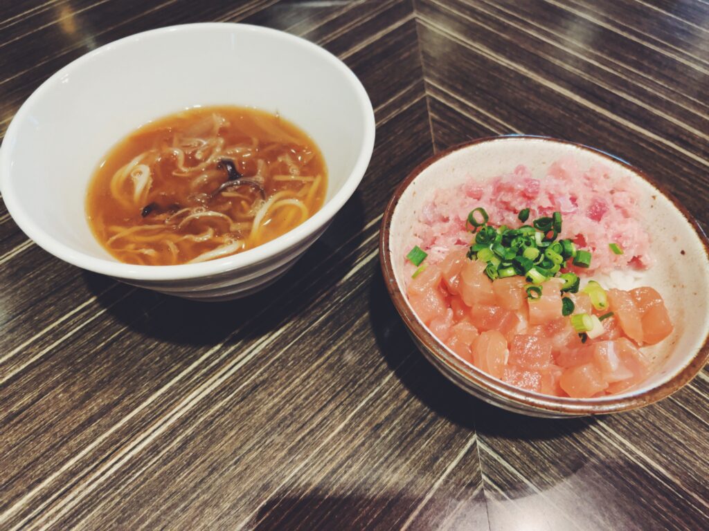 サンマー麺とマグロ丼