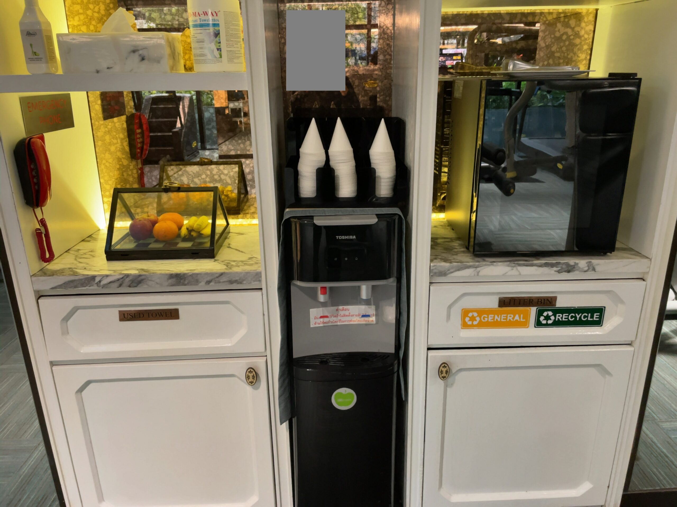 フィットネスの給水機