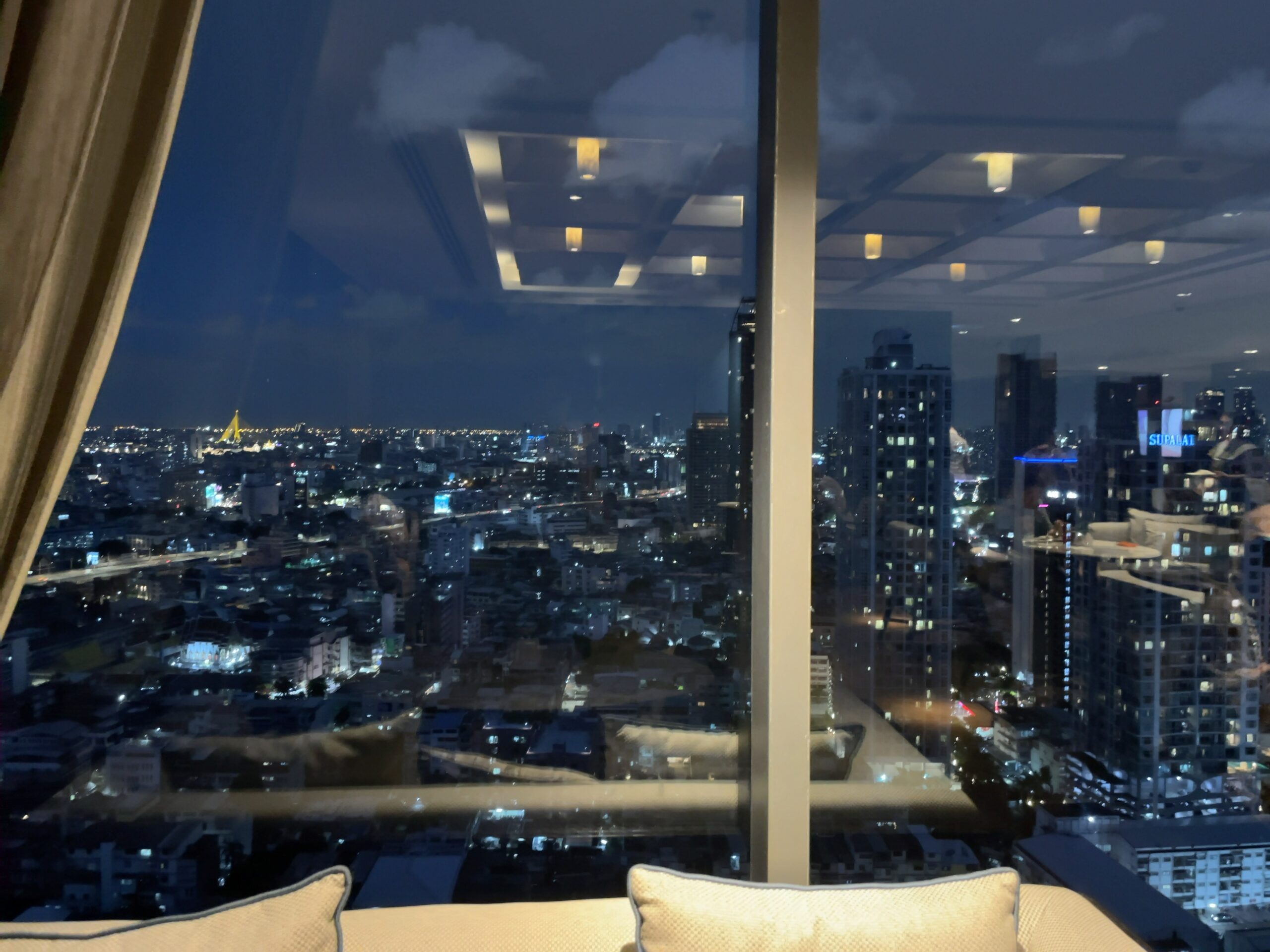 ラウンジからの夜景