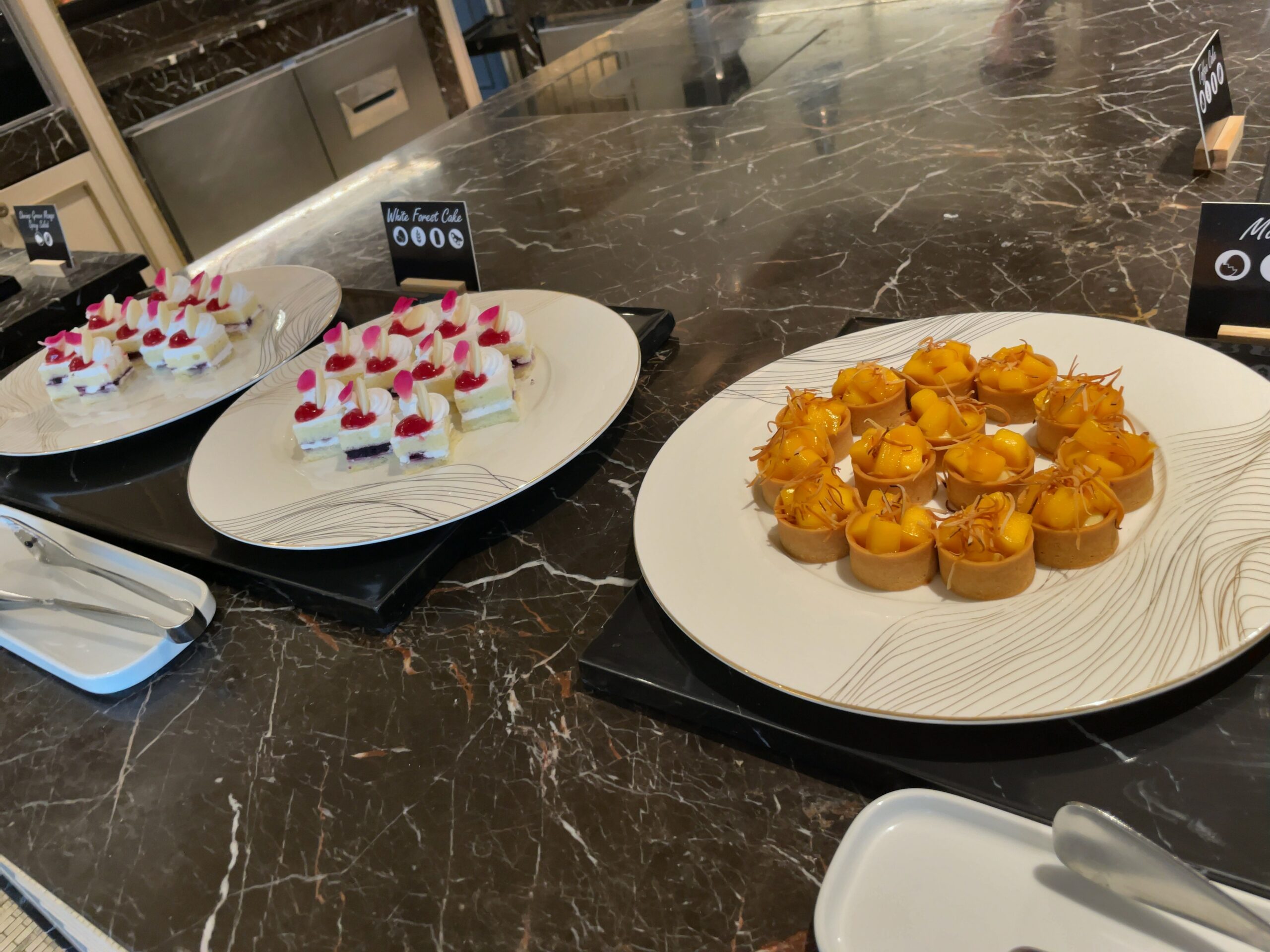 ラウンジのケーキ