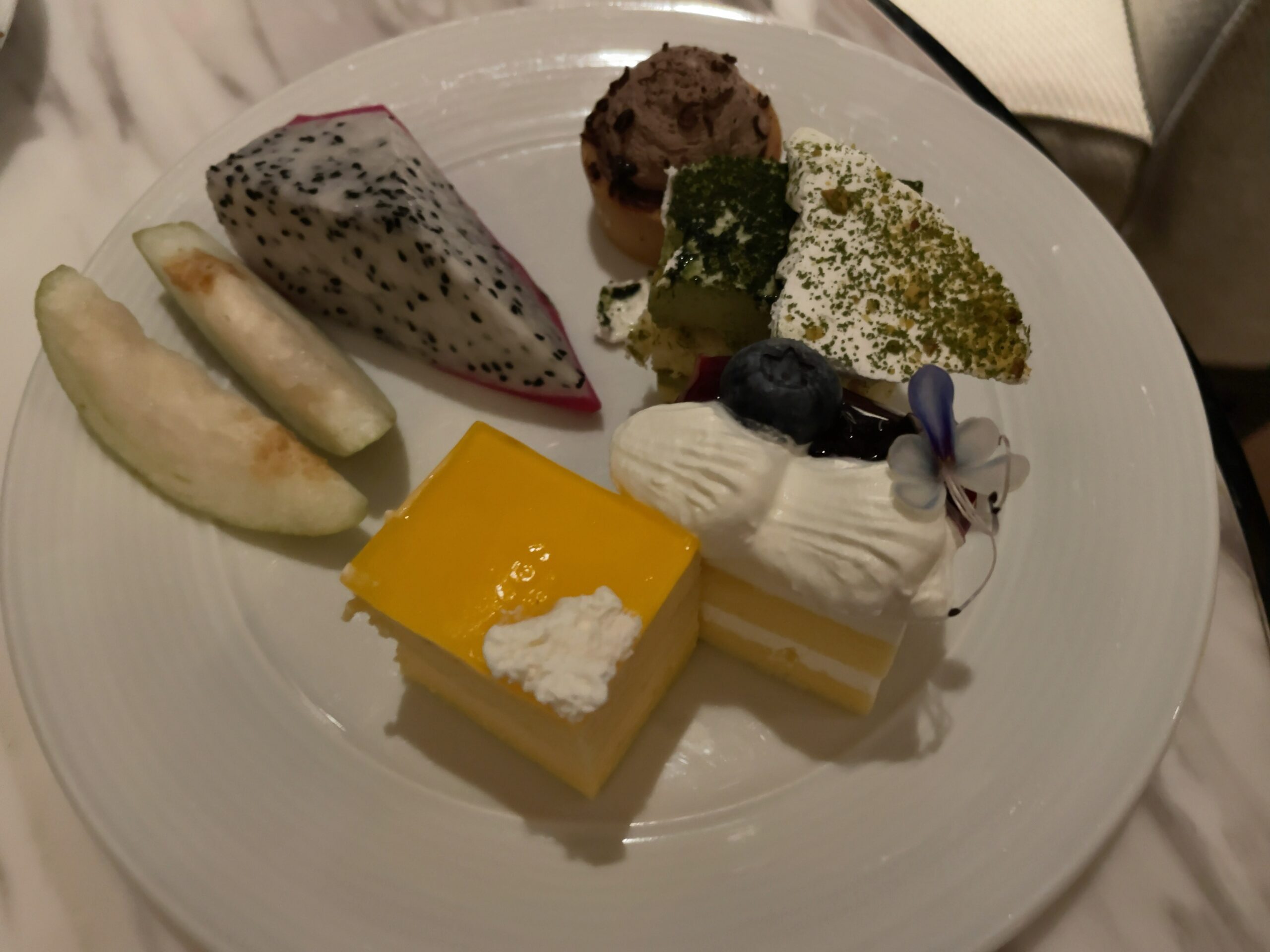 ラウンジのデザート