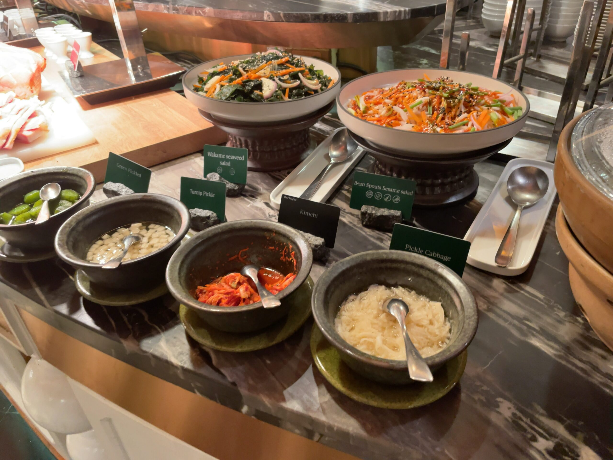 朝食のビュッフェ