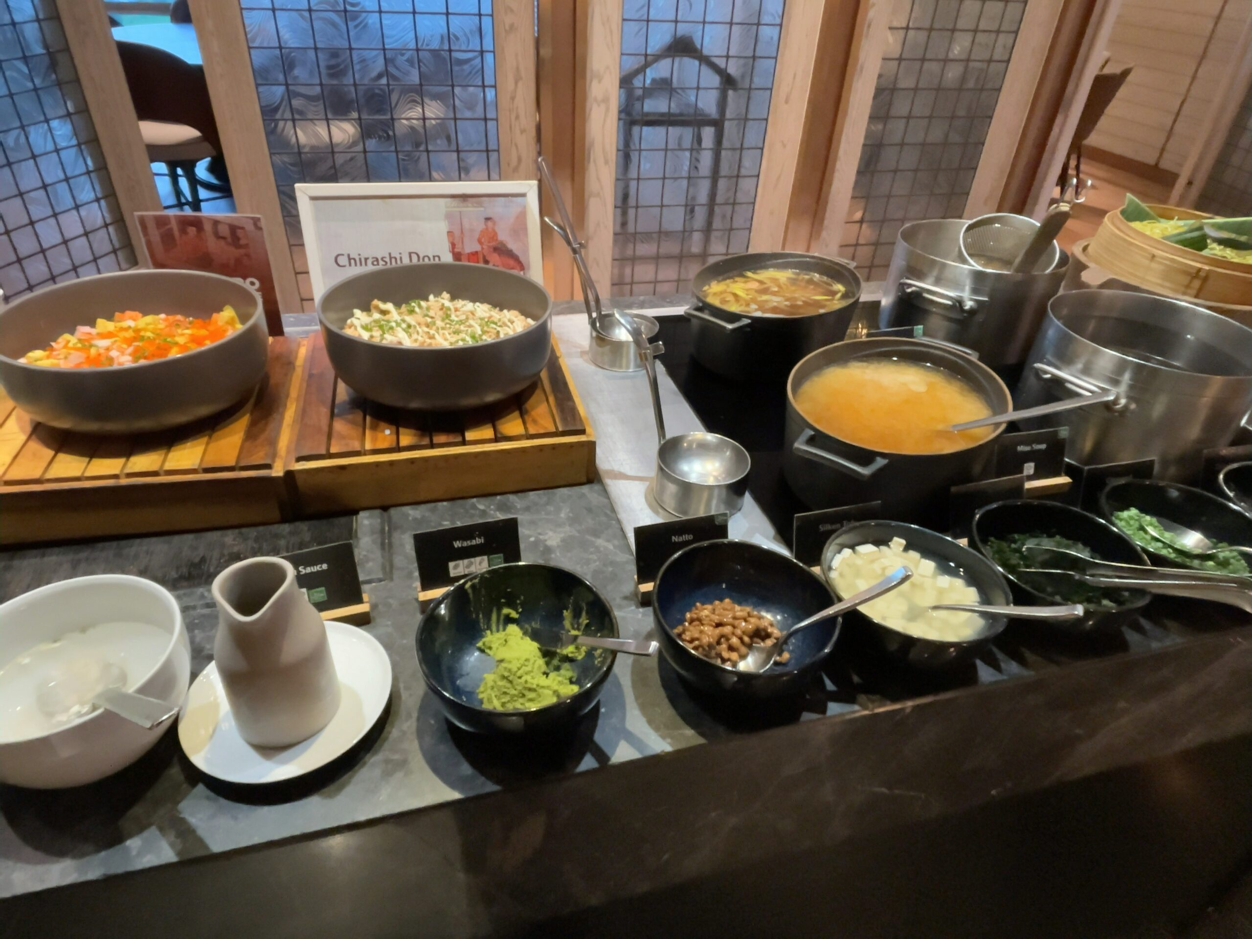 朝食のビュッフェ