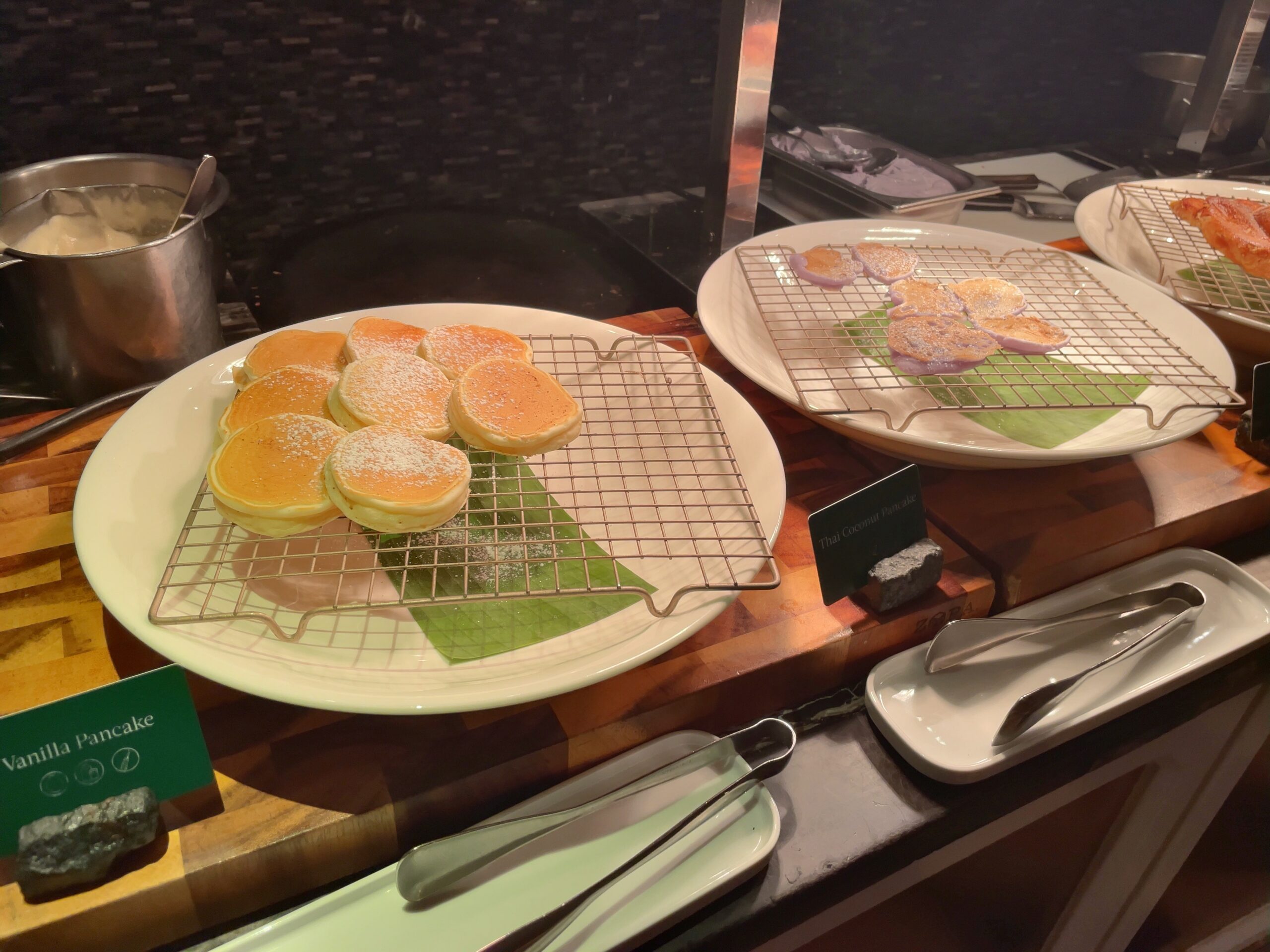 朝食のビュッフェ