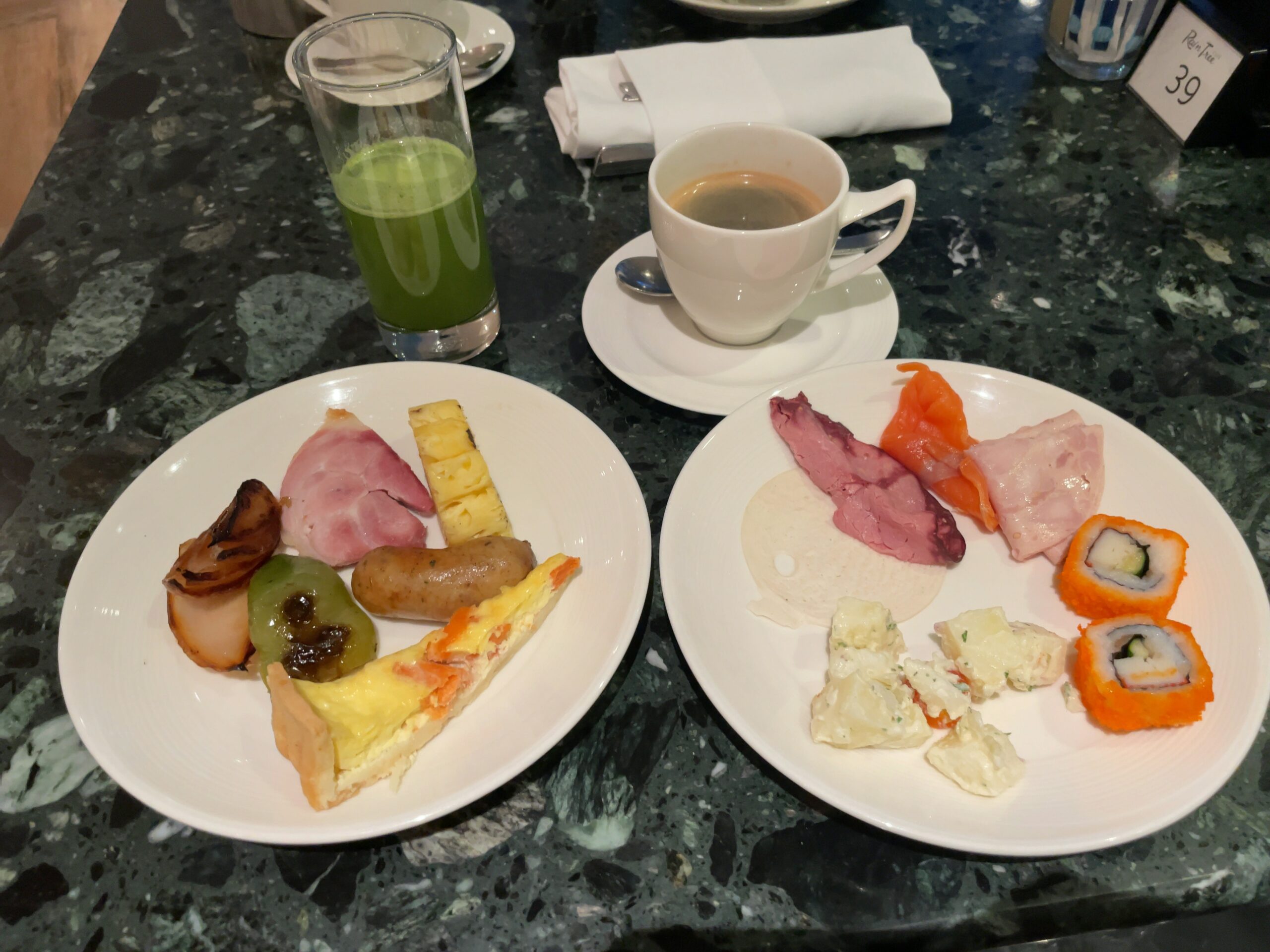 朝食の取り分け皿